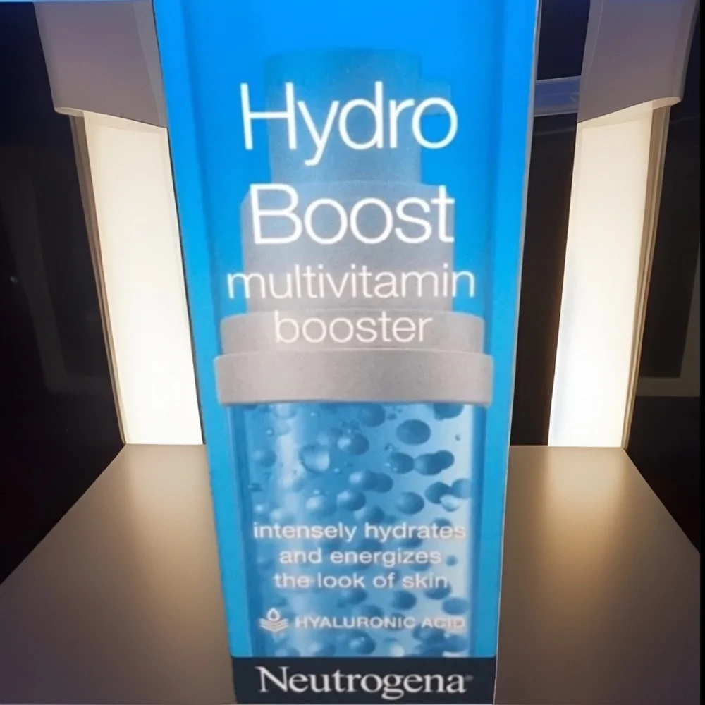 Neutrogena Hydro Boost Multivitamin Booster Serum intensely hydrates & energizes